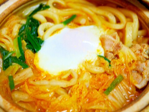 ピリ辛！豚肉と白菜の鍋焼きチゲうどん